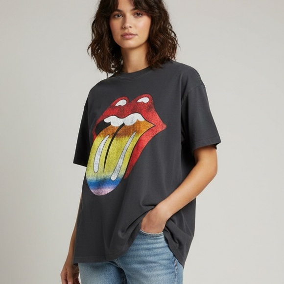 H&M Tops - H&M Oversized Graphic TShirt Rolling Stones